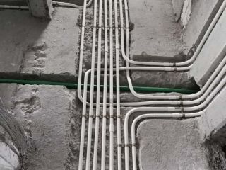 水、电管开槽施工