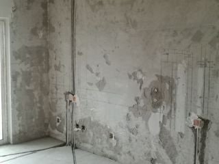 强、弱电路穿线施作