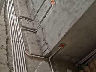 水、电管开槽施作