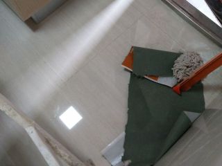 地砖铺贴及地面找平施作
