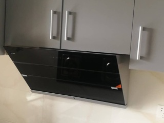 厨房、卫生间墙砖施作