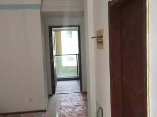 套装门、踢脚线安装