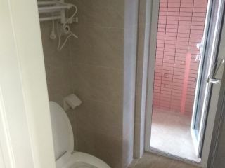 成品门及墙纸铺贴