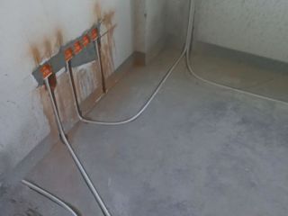 水、电管开槽施作