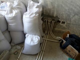 水、电管开槽施工