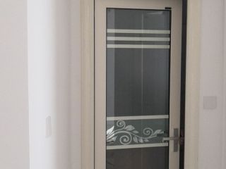 成品门及墙纸铺贴
