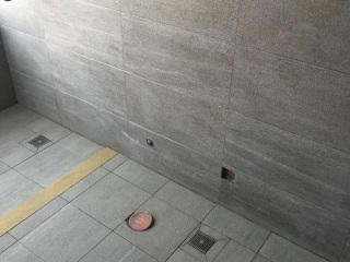 地砖铺贴及地面找平施作