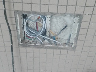 强、弱电路穿线施作