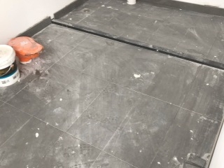 地砖铺贴及地面找平施作