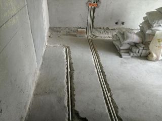 水、电管开槽施作