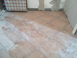 地砖铺贴及地面找平施作