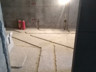 水、电管开槽施作