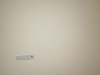 现场背景墙及隔墙施作