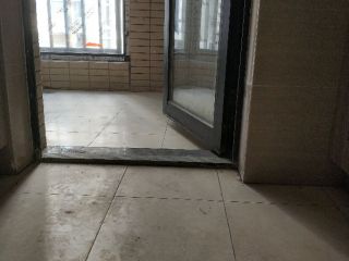 地砖铺贴及地面找平施作