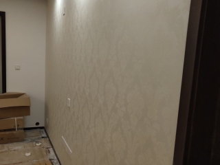现场背景墙及隔墙施作