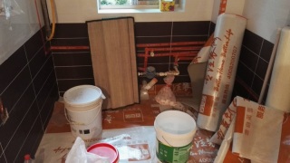 地砖铺贴及地面找平施作