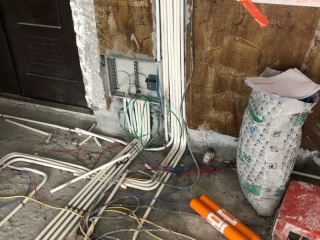 强、弱电路穿线施作