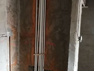 强、弱电路穿线施作