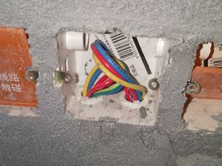 强、弱电路穿线施作