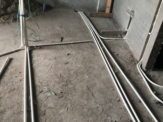 水、电管开槽施工
