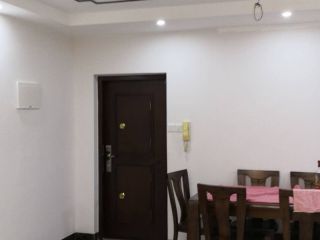 套装门、踢脚线安装