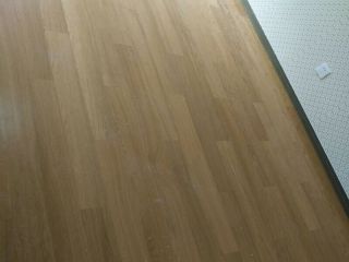 套装门、踢脚线安装
