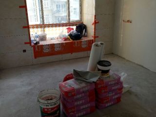 地砖铺贴及地面找平施作