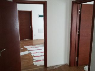 成品门及墙纸铺贴