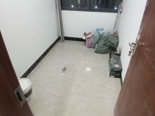 地砖铺贴及地面找平施作