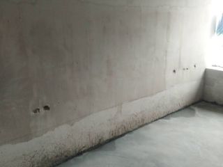 地砖铺贴及地面找平施作