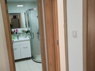 套装门、踢脚线安装