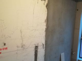 现场背景墙及隔墙施作