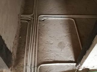 水、电管开槽施作
