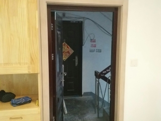 套装门、踢脚线安装