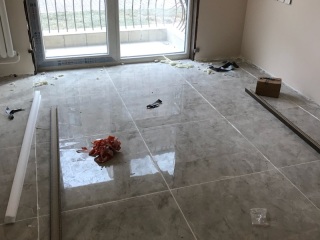地砖铺贴及地面找平施作