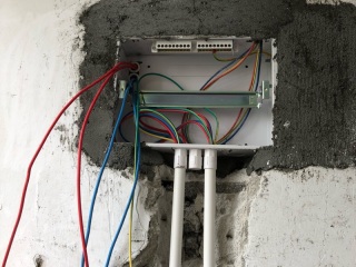强、弱电路穿线施作