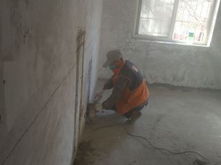 水、电管开槽施工