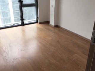 套装门、踢脚线安装