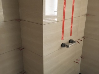 厨房、卫生间墙砖施作