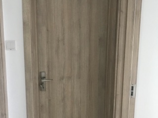 套装门、踢脚线安装