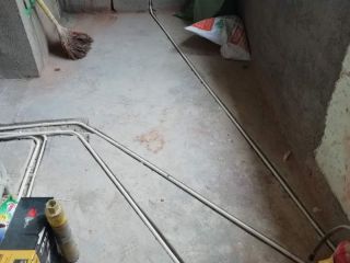 水、电管开槽施作
