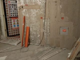 强、弱电路穿线施作