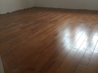 实木复合地板铺设