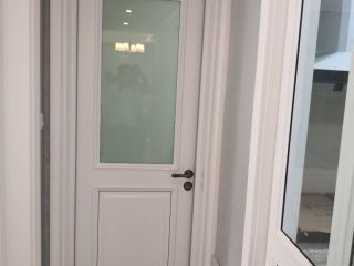 成品门及墙纸铺贴