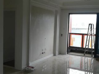 现场背景墙及隔墙施作