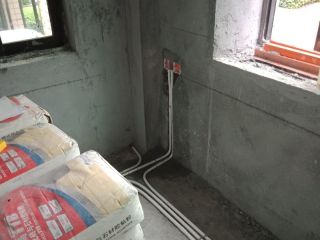 水、电管开槽施作