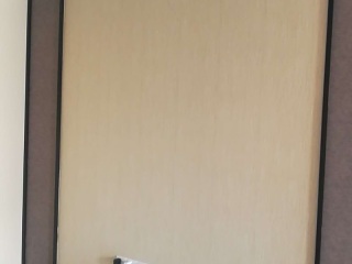 现场背景墙及隔墙施作