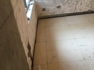 地砖铺贴及地面找平施作