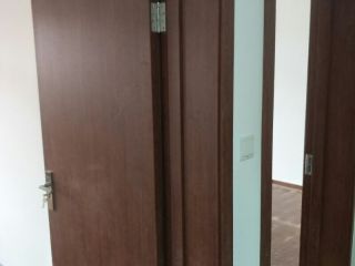 套装门、踢脚线安装