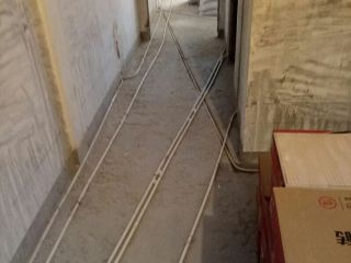 水、电管开槽施作